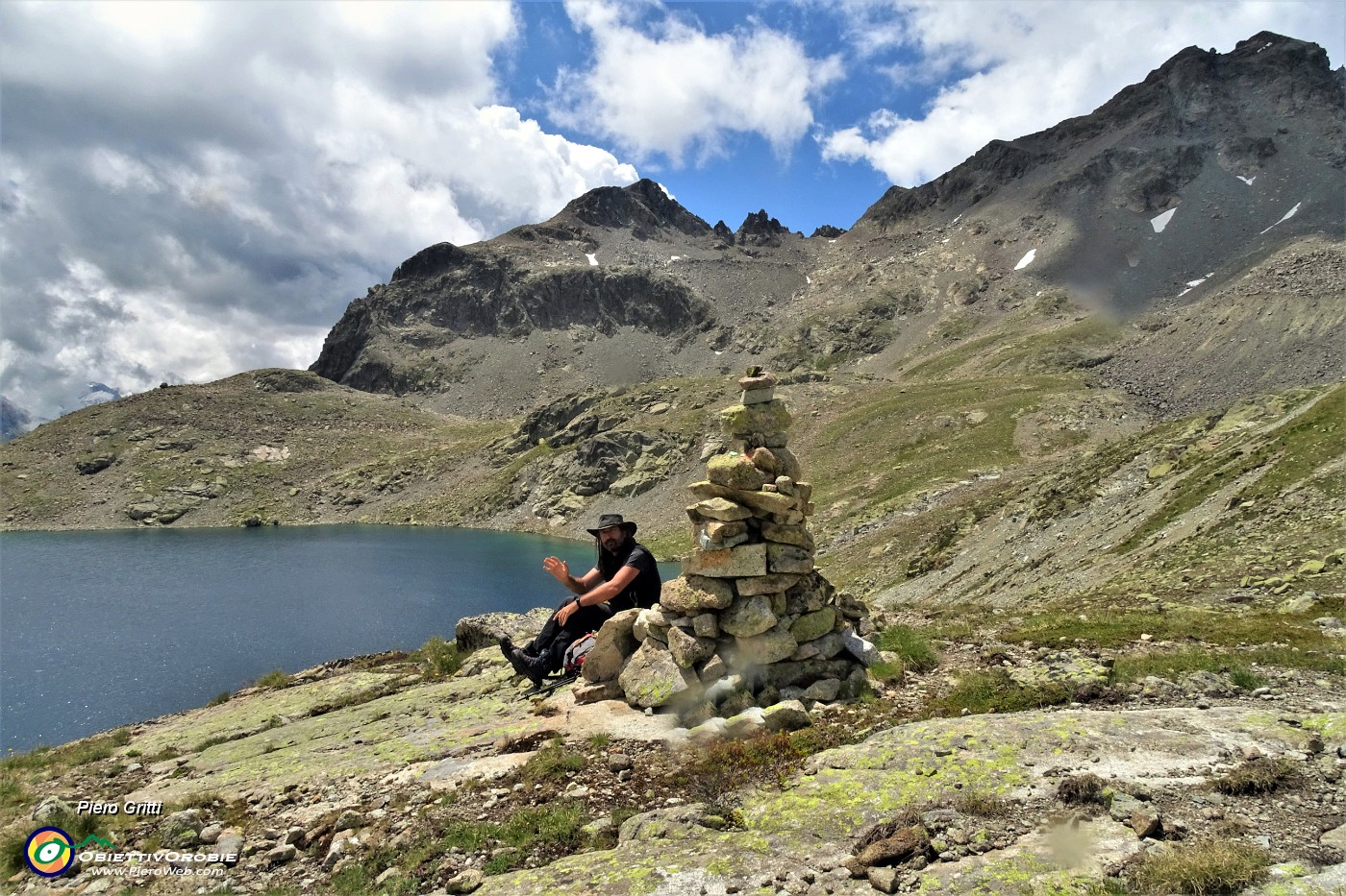 39 Lo raggiungo sul punto panoramico con ometto.JPG -                                